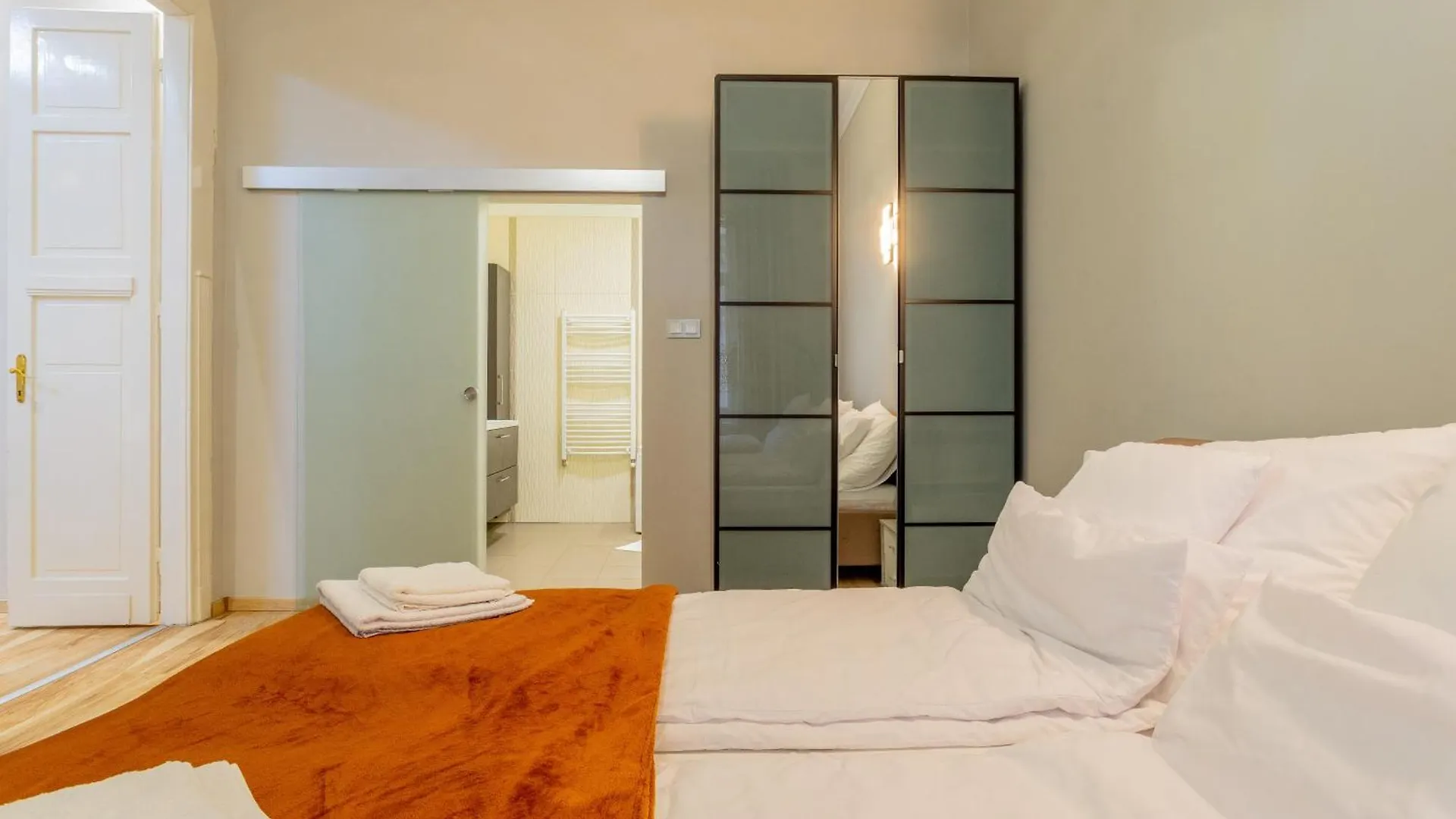 Efad Lux Apartments 2 Budapest Hungary