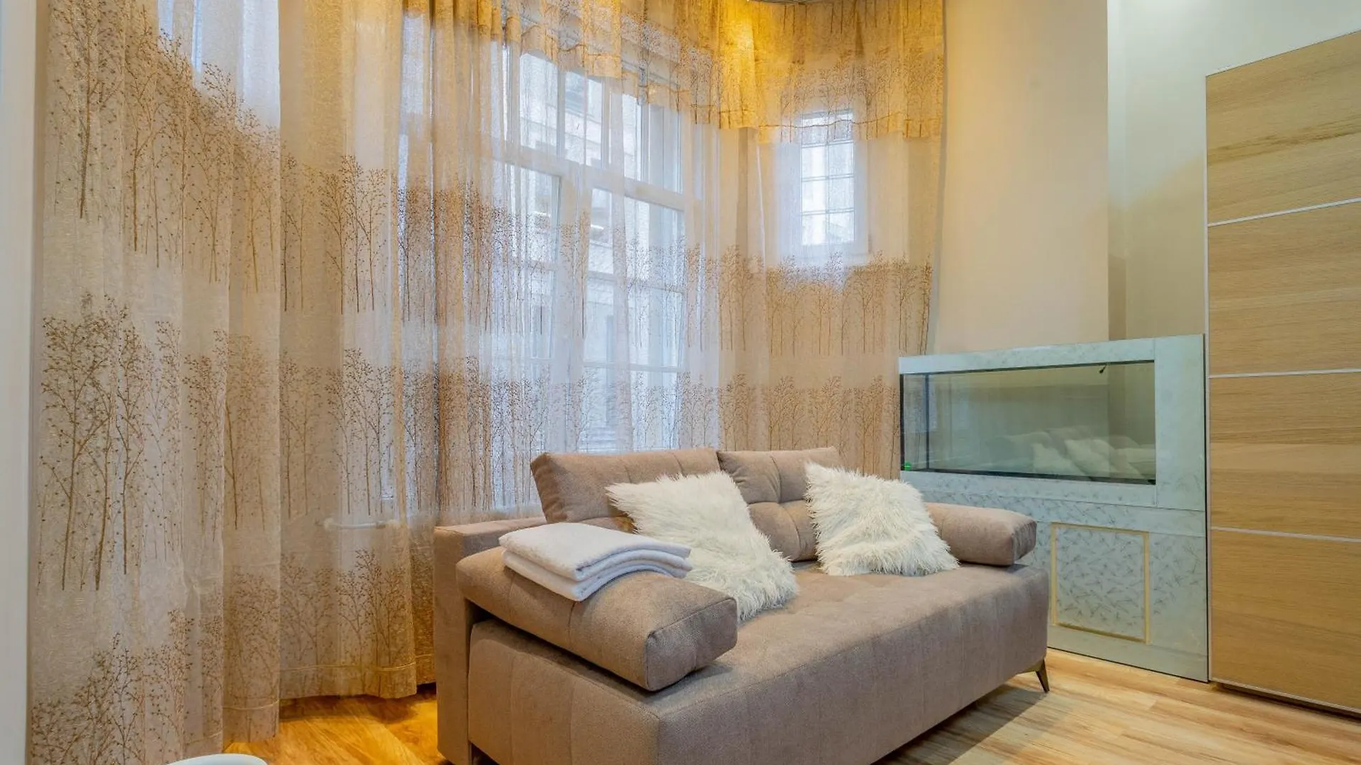 Efad Lux Apartments 2 Budapest Hungary